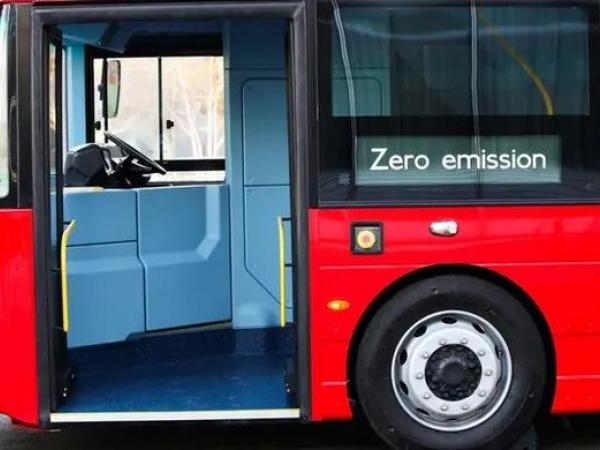 Во Франции запустили первые электробусы, использующие вместо аккумуляторов водород